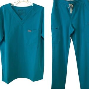 NWT Figs Women's Turquoise Scrubs Set in Size S/S Tall